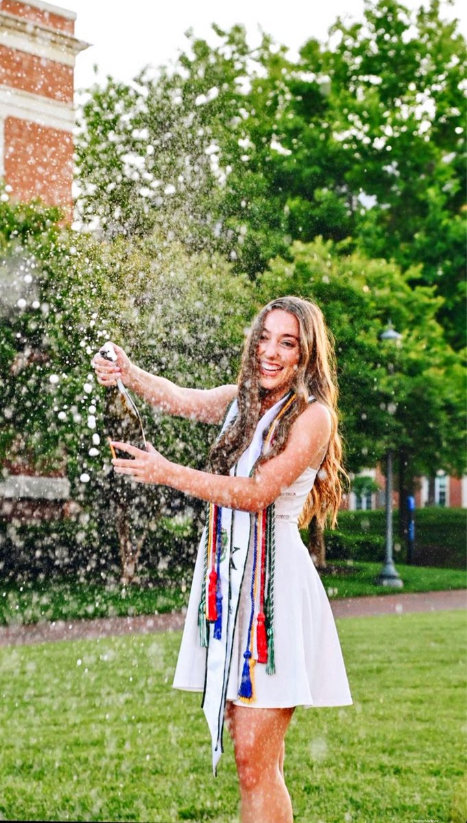 carterburleson2's tweet photo. @unccharlotte, thank you for the best four years of my life! 🤍

📸@emilyyuyellz https://t.co/SAmsh1qDD4