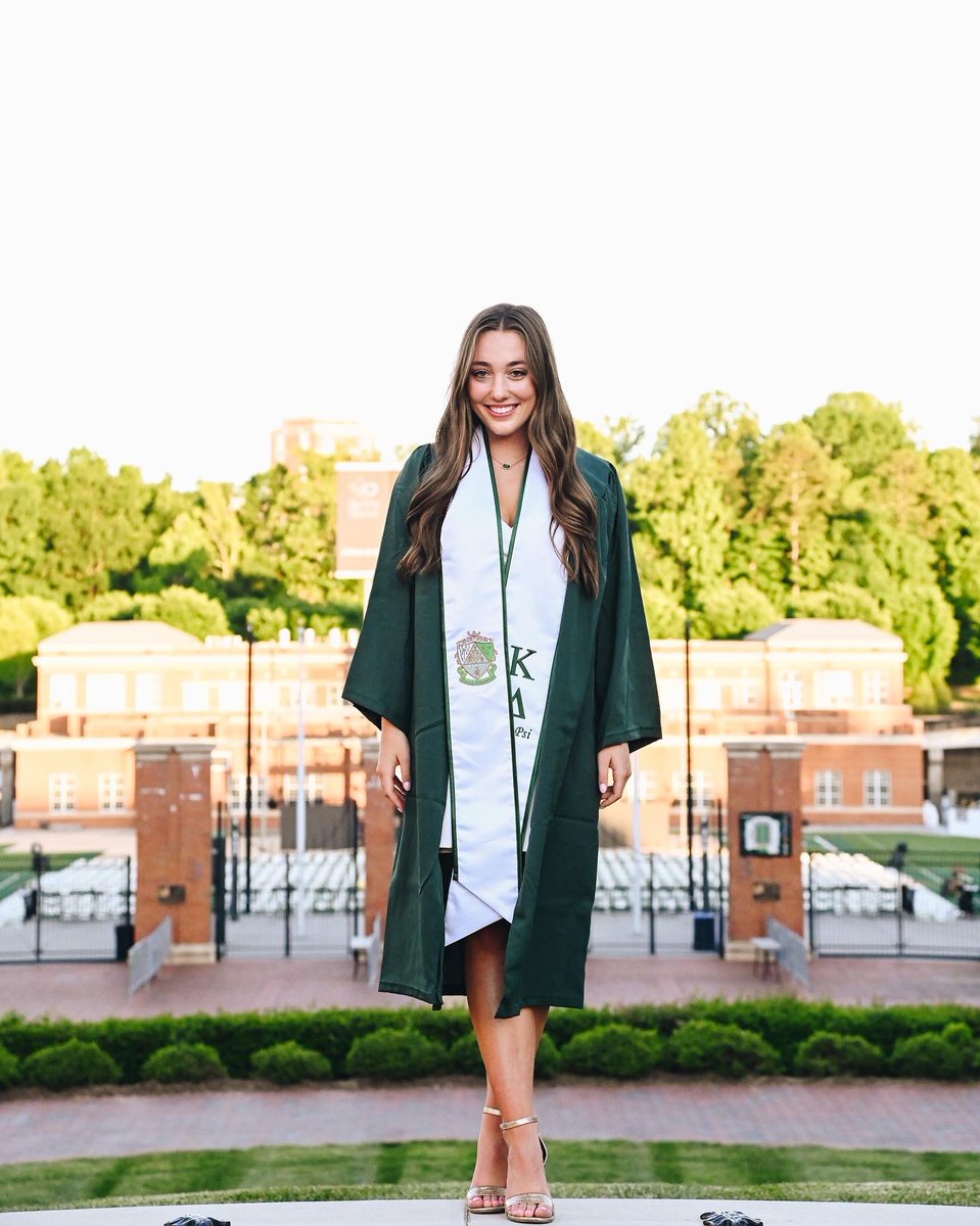 carterburleson2's tweet photo. @unccharlotte, thank you for the best four years of my life! 🤍

📸@emilyyuyellz https://t.co/SAmsh1qDD4