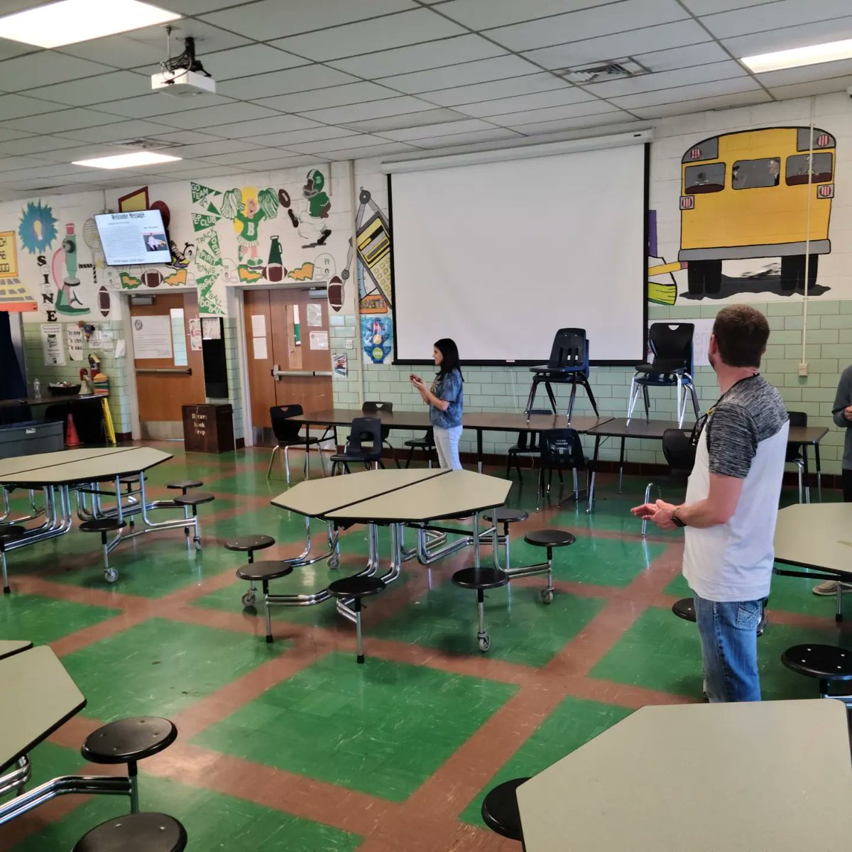 periodicnerdy's tweet photo. Thank you @CamachoEdTech for visiting our #TAME Club, teaching us how to fly drones and giving the kids a challenge to solve! @BarwiseTeamSoar @WFISDschools https://t.co/pwuzTmhtKp
