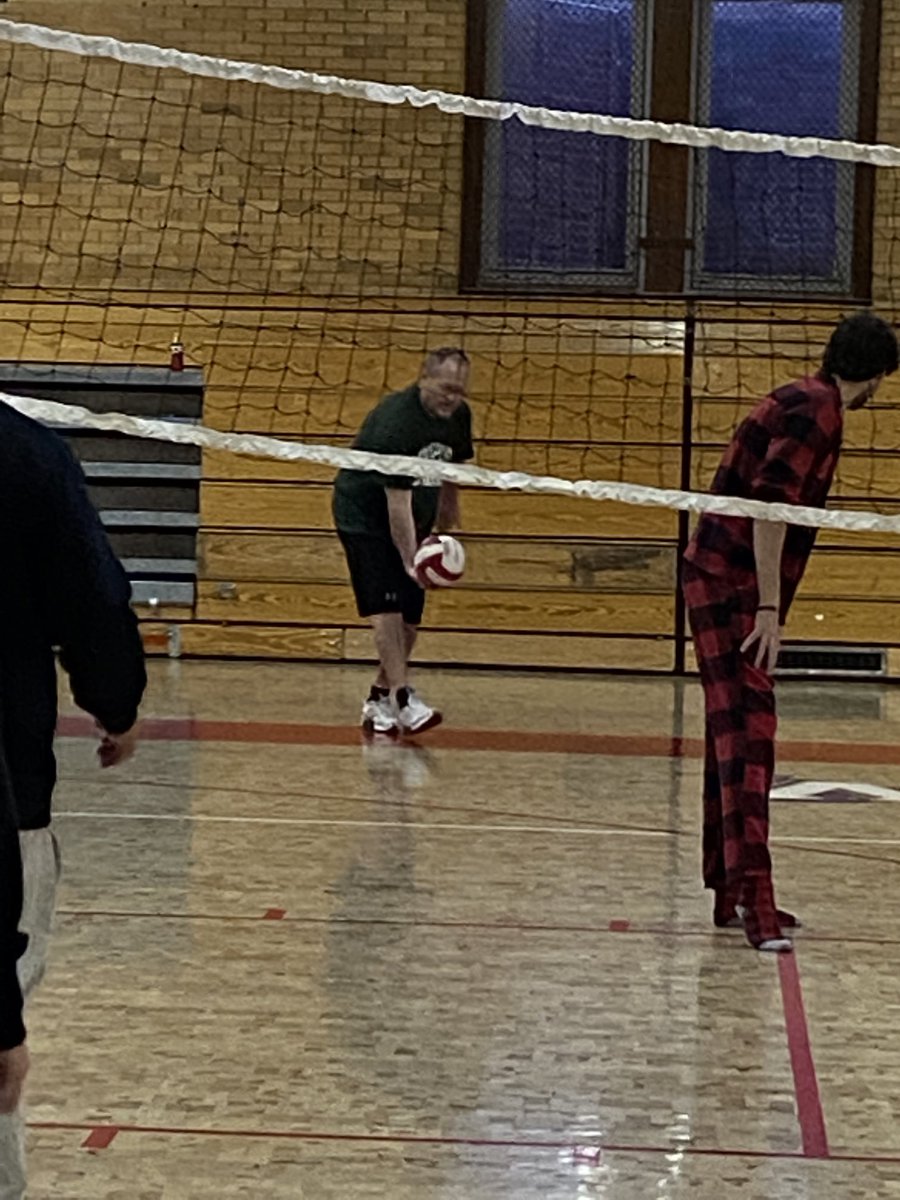 NHaynes1969's tweet photo. Franklin Upper School staff lock-in (6pm-6am)with their seniors because they are going to miss them so. What a great community. @RCSDNYS @rocrestorative @RCSDFranklin https://t.co/NN6HrTo6Dw