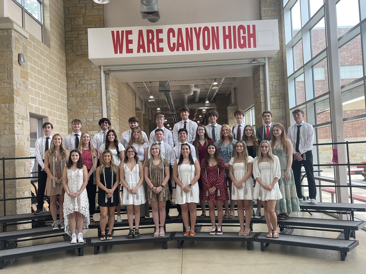 CougCounselors's tweet photo. Congratulations Class of 2022 - Top 15, 10, and 5 percent! We are so proud of all you have accomplished. Thank you for being such a big part of Cougar Nation! @DavissonDustin @canyonhscougars @RobinConger11 @Supt_comalisd https://t.co/VbUZCEZIbs
