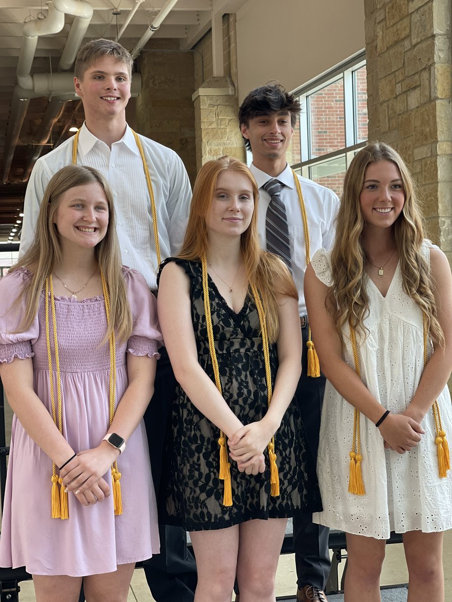 CougCounselors's tweet photo. Congratulations Class of 2022 - Top 15, 10, and 5 percent! We are so proud of all you have accomplished. Thank you for being such a big part of Cougar Nation! @DavissonDustin @canyonhscougars @RobinConger11 @Supt_comalisd https://t.co/VbUZCEZIbs