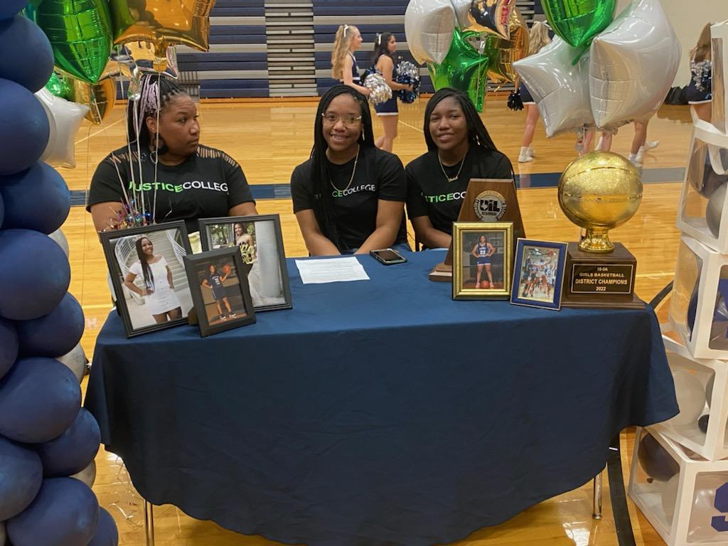 PfISDAthletics's tweet photo. Our congratulations to our @HawkNationHHS student-athletes signing today to continue onto the next level. We wish you the best. #MovingPforward #Pfamily https://t.co/SVH4AppviL