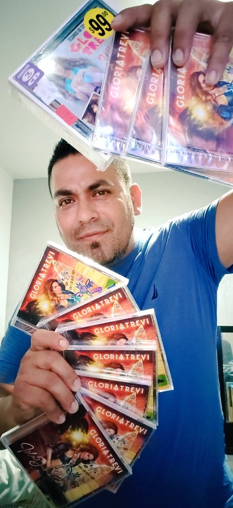 @GloriaTrevi @UniversalMusica Yo merengues @jorgecadereyta