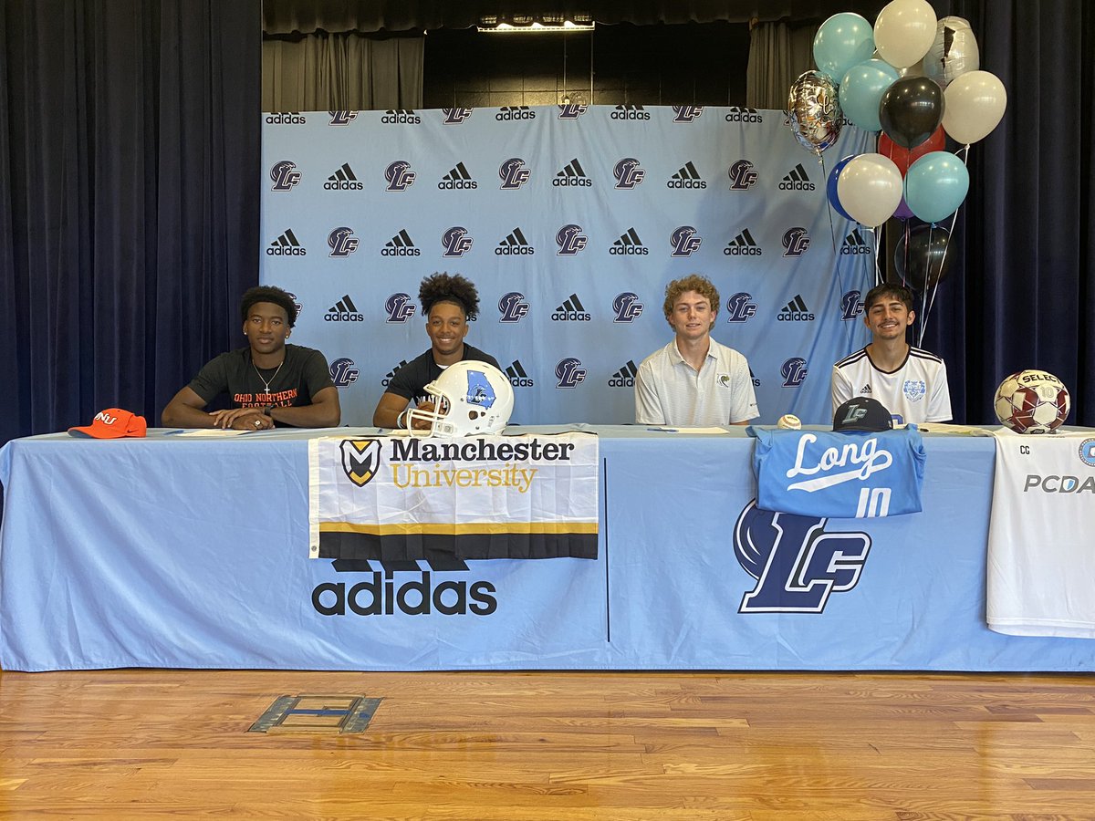 Coach_Pfiester's tweet photo. What an awesome evening with our Class of ‘22 Spring signees.  Had a great turnout to celebrate the success of these young men!  Special shout-out to @DwayneRowe_ and @Josiah_2022 2 great members of @LongCoFootball #Team24 https://t.co/0LKqRJLEki
