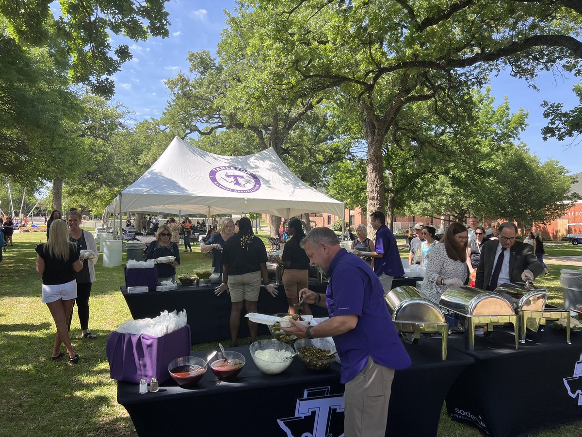 TarletonPrez's tweet image. Thankful for our incredibly dedicated faculty and staff @TarletonState. The President’s BBQ is one small display of our appreciation. Thank you for another great academic year! 💜👏