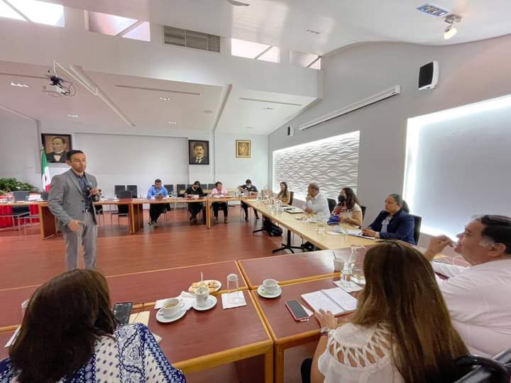 CROC_Nacional's tweet photo. #CDMX | Nos reunimos con personal jurídico de Home Depot y la sesión sobre el reparto de utilidades donde se firmó el convenio general, de los puntos acordados en la reunión, en compañía del líder Juan Sánchez Ortiz y las diferentes comisiones que conforman este sindicato. https://t.co/C9QQEfNZKH
