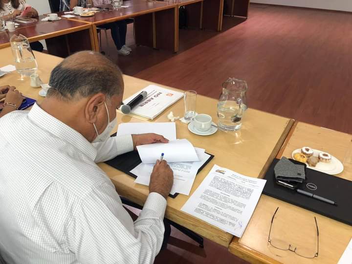 CROC_Nacional's tweet photo. #CDMX | Nos reunimos con personal jurídico de Home Depot y la sesión sobre el reparto de utilidades donde se firmó el convenio general, de los puntos acordados en la reunión, en compañía del líder Juan Sánchez Ortiz y las diferentes comisiones que conforman este sindicato. https://t.co/C9QQEfNZKH