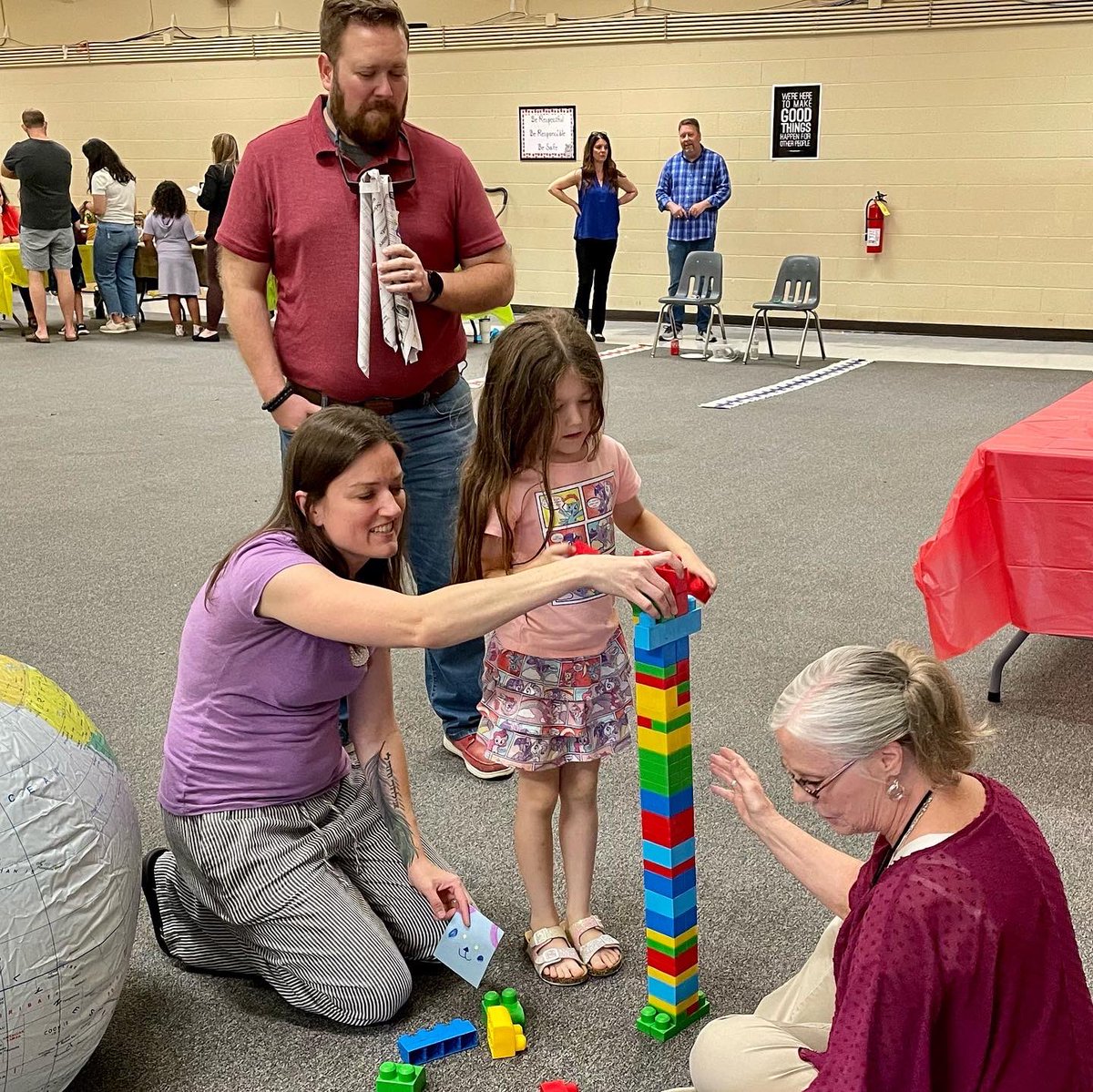 Stuartbulldogs's tweet photo. Thankful for all the families that came out for your last #FamilyNight this year with the @creativediscoverymuseum and their #MulticulturalMath stations. HUGE S/O to @bnbeard01 and @AMoss318 for coordinating everything. https://t.co/Savo0v2jOa