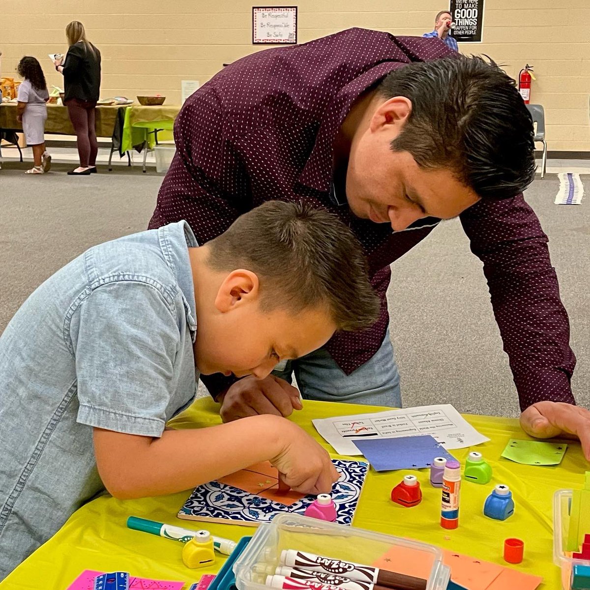 Stuartbulldogs's tweet photo. Thankful for all the families that came out for your last #FamilyNight this year with the @creativediscoverymuseum and their #MulticulturalMath stations. HUGE S/O to @bnbeard01 and @AMoss318 for coordinating everything. https://t.co/Savo0v2jOa