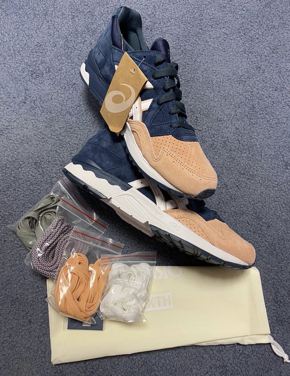 SaintsJPEG's tweet photo. Still have them deadstock, salmon toes. I need a KITH x Invisible Friend @RonnieFieg @InvsbleFriends @MotionMarkus https://t.co/GYumeCx0X3