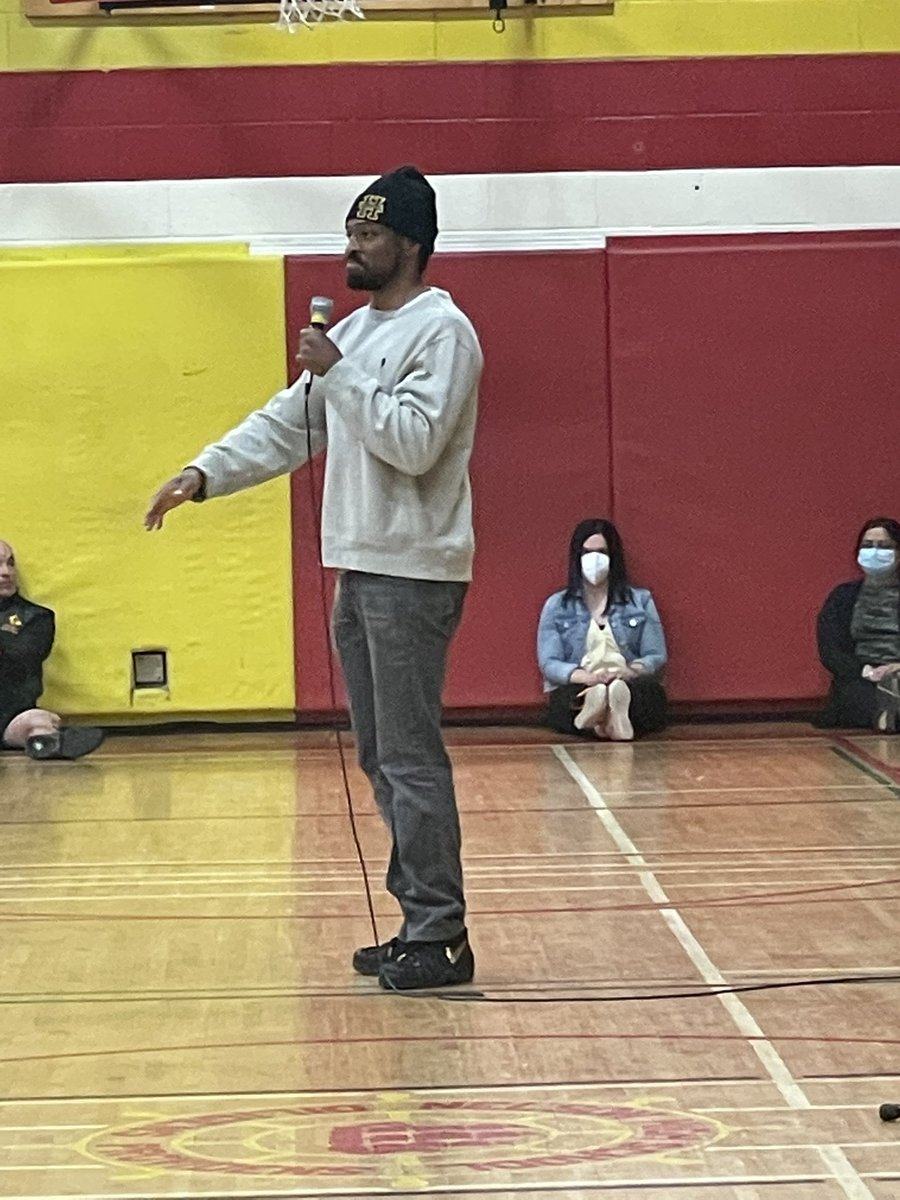 nelsonhdsb's tweet photo. Nelson HS welcomed @TheCStephen former Ti -Cat CFL player Courtney Stephens to talk financial literacy.  Great insight about setting goals and building your financial future. @HaltonDSB #financialliteracy #mathisimportant https://t.co/Q46UgdXdj5