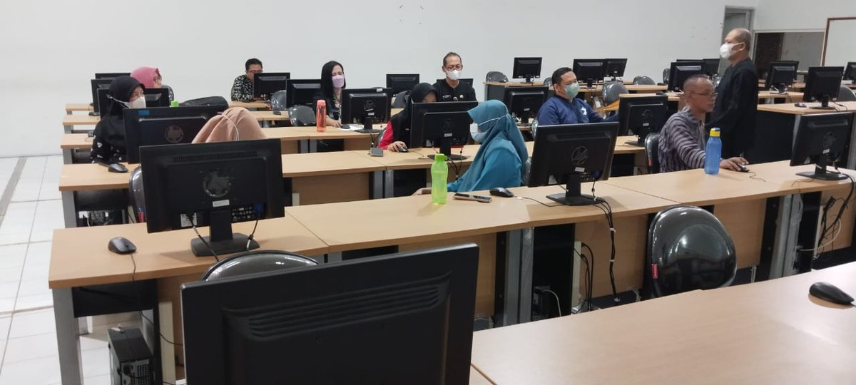 bkdprovjateng's tweet photo. Bidang Inka memverifikasi berkas P3K sejumlah 9020 org,  rata rata dokumen 20 berkas.Per Orang yg harus diverifikasi Semangat teman-teman...
#JatengGayeng https://t.co/2uEYKRWnHJ