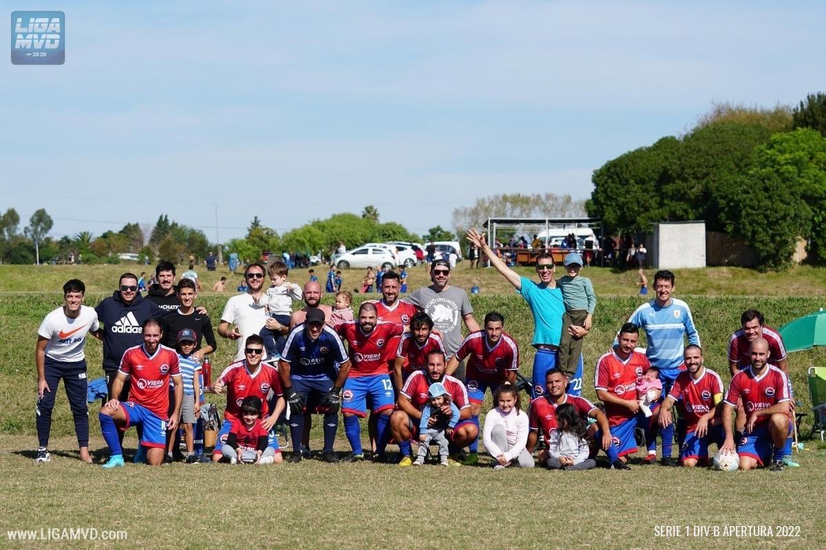 CskaKamchatka's tweet photo. Fútbol + familia. No se pierde ni loco https://t.co/A85HquZiom
