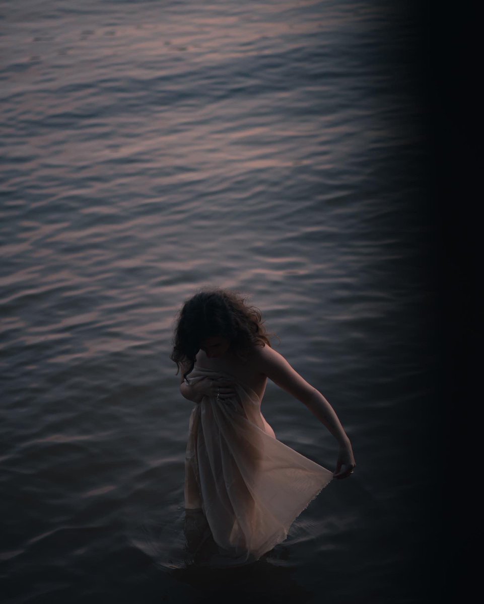 uriah_f's tweet photo. Even the darkest night will end and the sun will rise” 🌙  in frame @daphfae https://t.co/hbpDlIP0PM