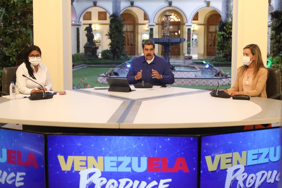 DhelizAlvarez's tweet photo. Acompañamos a nuestro Pdte. @NicolasMaduro en el Miércoles Productivo: Capitulo Motor Exportaciones y Nuevas Fuentes de Divisas, donde instruyó construir una ruta exportadora que ocupe el 20% de la producción de todos los sectores productivos del país como meta inicial. https://t.co/pD7KXT7gGR
