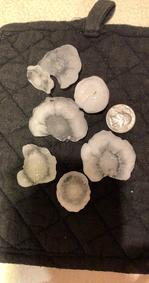 1.5” hail in Shakopee <a href="/NWSTwinCities/">NWS Twin Cities</a> <a href="/WCCOShaffer/">Chris Shaffer</a>