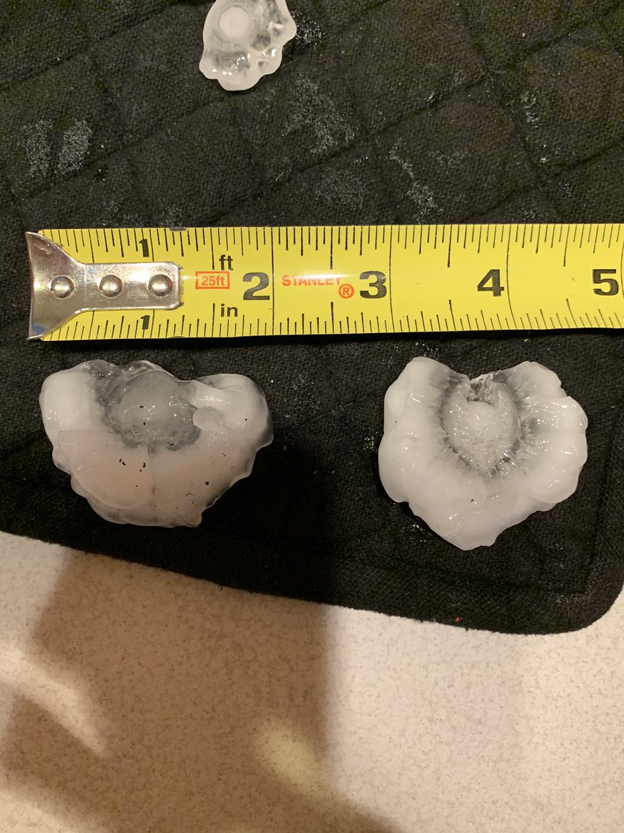 mrscienceman's tweet photo. 1.5” hail in Shakopee @NWSTwinCities @WCCOShaffer https://t.co/TeWm0P7WVf