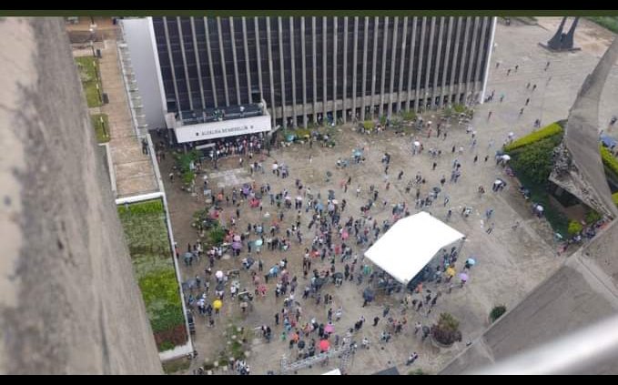 _barbao's tweet photo. Multitudinaria asistencia de apoyo a Pinturita suspendido🤡🤡🤡
Payasos desocupados!
4 gatos muertos de hambre. https://t.co/u7BYbsfTGK