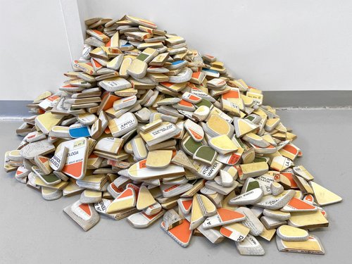 Las fricciones entre papel y era digital generan en la obra de Elisa Terroba... cantos rodados.

La artista malagueña se estrena en <a href="/LaGran_/">La Gran</a>, con la muestra "Sedimentos" 📖 bit.ly/3FDh9ci