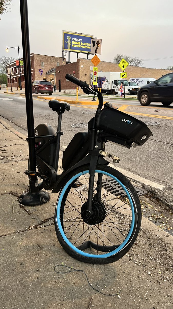 Hello_Gello's tweet photo. Somewhat relatedly, today I crashed a @DivvyBikes and fell onto the curb to avoid being struck by a car near Lawrence/Sacramento. Now unrideable (see pic), I parked it at a nearby pole and got charged, whereas before I wouldn’t. Talk about adding insult to injury. https://t.co/uGeVgudYpN
