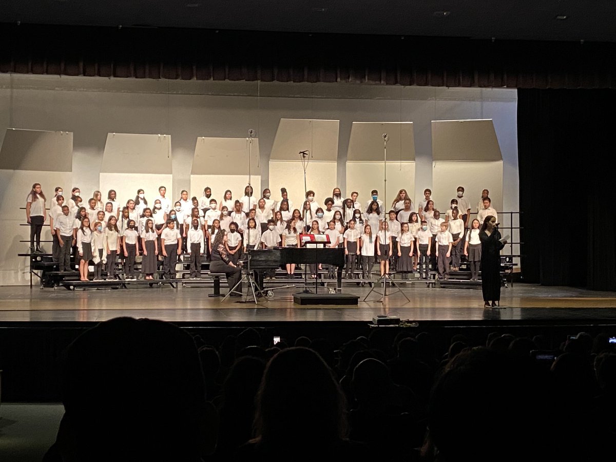 It was so great to hear honors chorus singing together! 3 students from Fox Chapel worked hard and it and paid off tonight! Such a beautiful concert lead by <a href="/jerseydiva38/">Carla Wardell</a>  and @SKESMusic