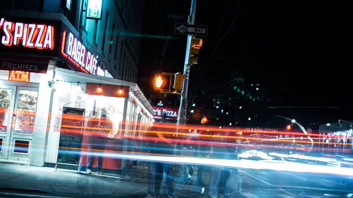 dasanchize1's tweet photo. Light trails #fineartphotography #streetphotography #lighttrails #longex #SonyAlpha #NFTCommmunity #nftphotography https://t.co/QoPwxJzB1j