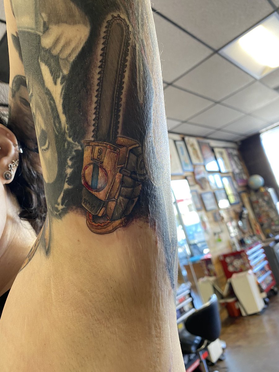 gothstitcher's tweet photo. New work. @TonyTodd54 @TheMutantFam #tattoos #horrortattoos #thetexaschainsawmassacre #LEATHERFACE #thesawisfamily #candyman #sweetstothesweet #bemyvictim https://t.co/YwjFEJA8wr