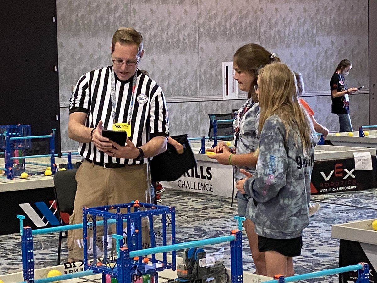 4moores_cmoore's tweet photo. From 8:00 this morning until 6:00 tonight, this @NorthPointeA5 team has problem solved challenges, collaborated with teams, created strategies for each new round, and are still smiling and ready for more @VEXRobotics Worlds Competition! https://t.co/MwNW0ftGHV
