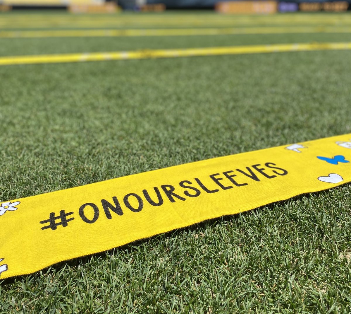 nationwidekids's tweet photo. Officially amazing! We are so excited to share that together with @OnOurSleeves &amp; @ColumbusCrew, we have set a new @GWR record for longest chain of sports fan scarfs! 

Find out how you can get involved and purchase your scarf today: https://t.co/sJDwxQmWbm #Crew96 #OnOurSleeves https://t.co/gSIy6tB0T8