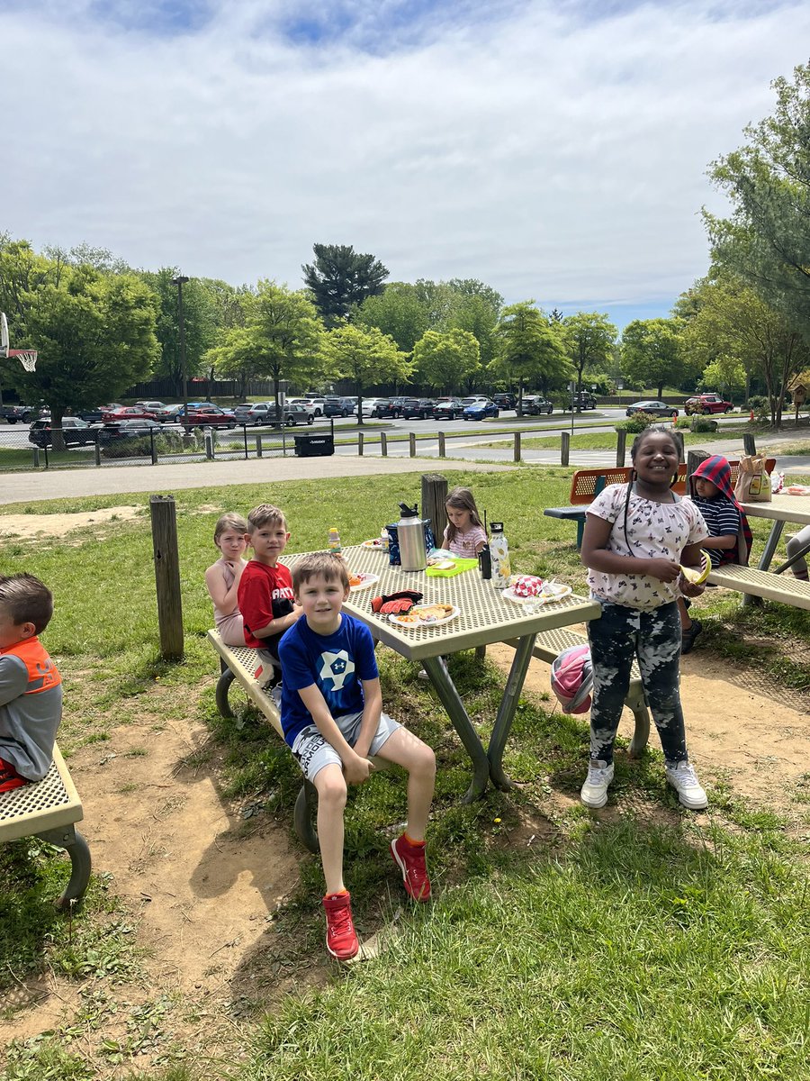 Mrs_Hamilton1st's tweet photo. Earned a little lunch bunch action! https://t.co/55PeJ2YUny