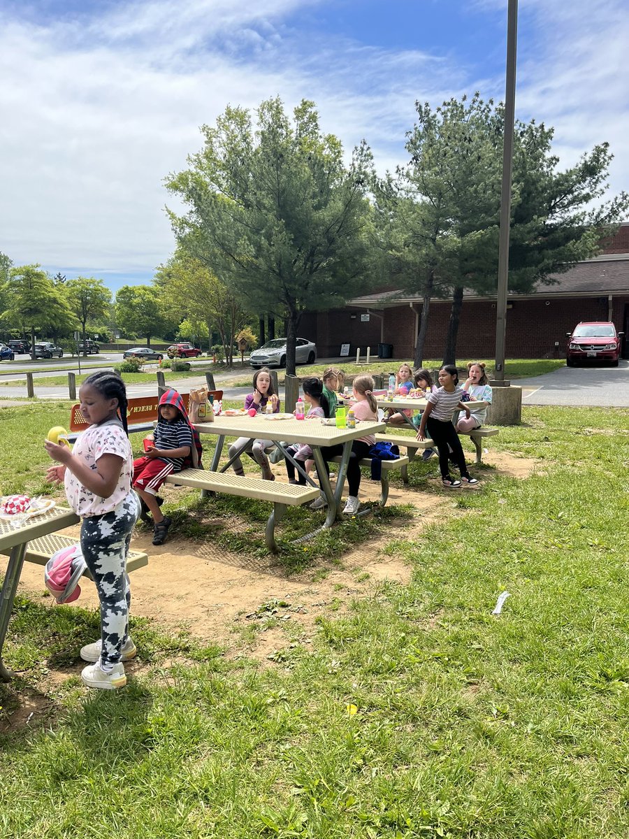 Mrs_Hamilton1st's tweet photo. Earned a little lunch bunch action! https://t.co/55PeJ2YUny