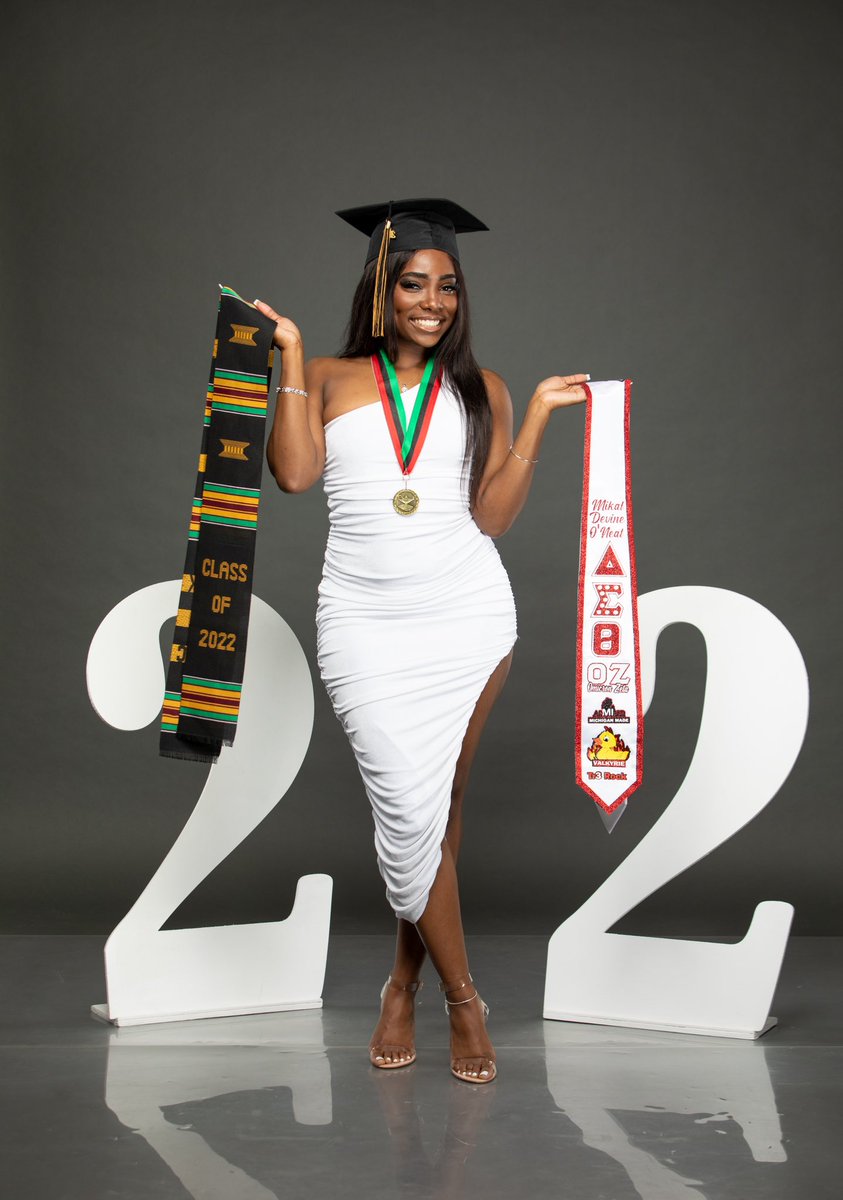 _ItsDivine's tweet image. Little RED riding in her HOOD 
#MasterofPublicHealth 

Stole: @shopmytm 
Mua: @dasiaaaaa___ 
📸: @q11photography