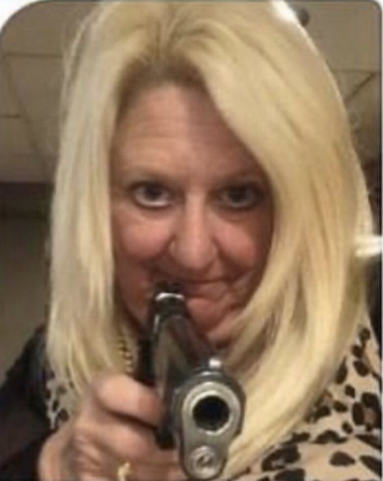 scottyg0lightly's tweet photo. i am so easily annoyed by so many innocent bystanders and i know that makes me sound like a narcissist but like maybe everyone should just stop being so annoying https://t.co/X8uSx4mYW0