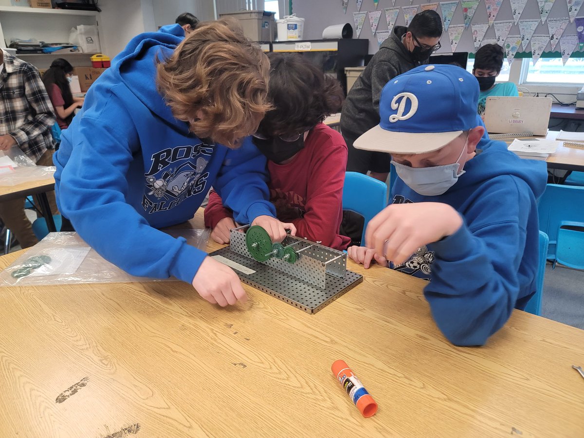 EspiScience's tweet photo. Nothing beats hands-on activities when teaching science and engineering!!! https://t.co/816sY4Mlea