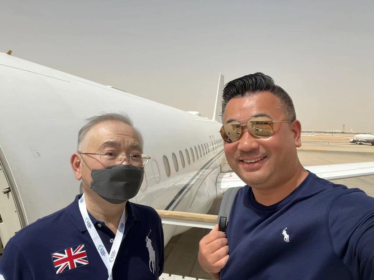 MCAHQ's tweet photo. During a working trip to #Riyadh, Saudi Arabia for the #FutureAviationForum, Malaysian Minister of Transport Datuk Seri @weekasiongmp had the opportunity to meet & chat with @SamChuiPhotos, a renowned blogger & vlogger on the aviation industry.
#samchui #aviation #malaysia https://t.co/BJOCpIMVmX