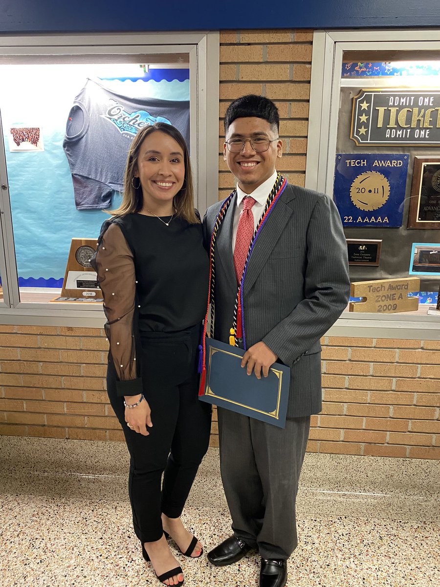 SRHS_KHernandez's tweet photo. senior awards ✨ #ReasonsWhyITeach https://t.co/1qh4JaURdv