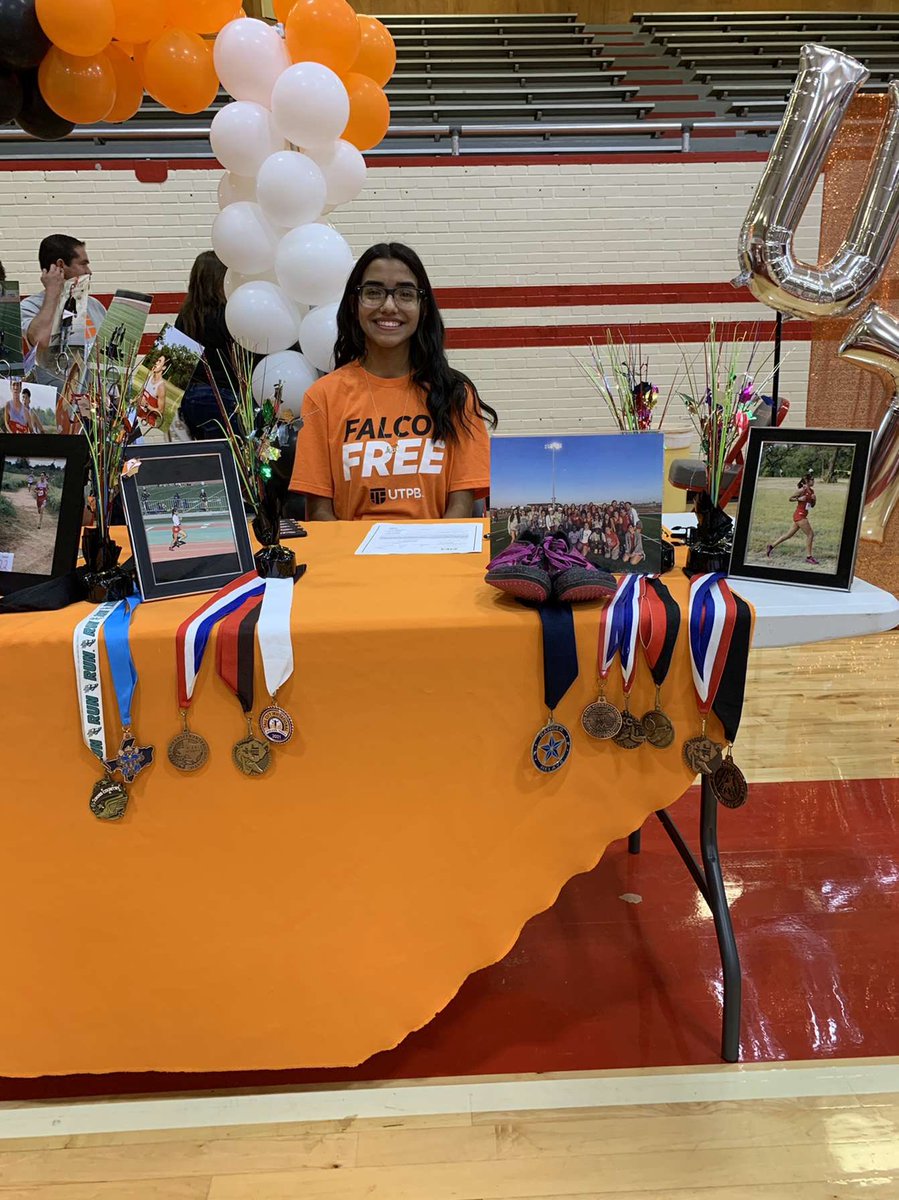 _xox_juliieee's tweet image. Happy to officially say I’m 110% committed to further my academic &amp;amp; athletic career to UTPB 🧡, I want to say thank you to all my coaches, teammates, friends, family, and the man up stairs for this wonderful opportunity. Onto the next level !!!🧡🦅 #FALCONUP