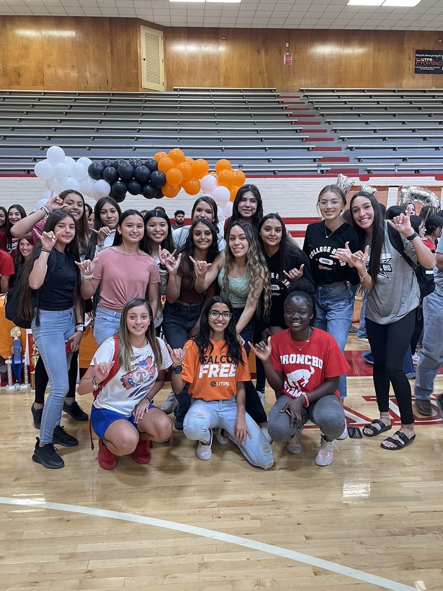 _xox_juliieee's tweet image. Happy to officially say I’m 110% committed to further my academic &amp;amp; athletic career to UTPB 🧡, I want to say thank you to all my coaches, teammates, friends, family, and the man up stairs for this wonderful opportunity. Onto the next level !!!🧡🦅 #FALCONUP