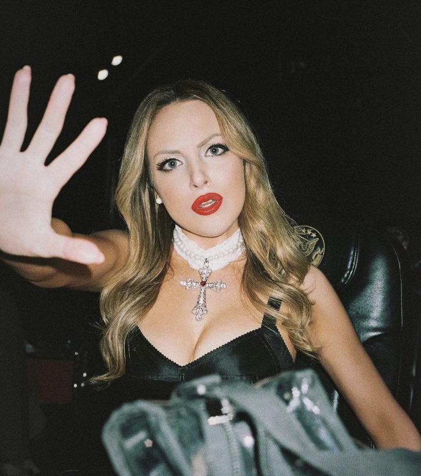 NetflixLifee's tweet photo. #Dynasty has one of the strongest ensemble casts on television.

However, @LizGillies completely made the iconic character Fallon Carrington her own. It’s a performance we’ll be talking about for years to come.

The CW needs to make season 6 one of those years. #RenewDynasty https://t.co/DHiyEKQfXp