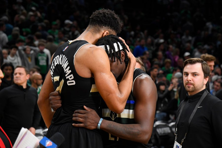 ClutchPoints's tweet photo. These shots of Giannis Antetokounmpo and Jrue Holiday after a BIG Bucks win in Game 5 ❤️🙏🏽

(via @NBA) https://t.co/hxmxQj6U58