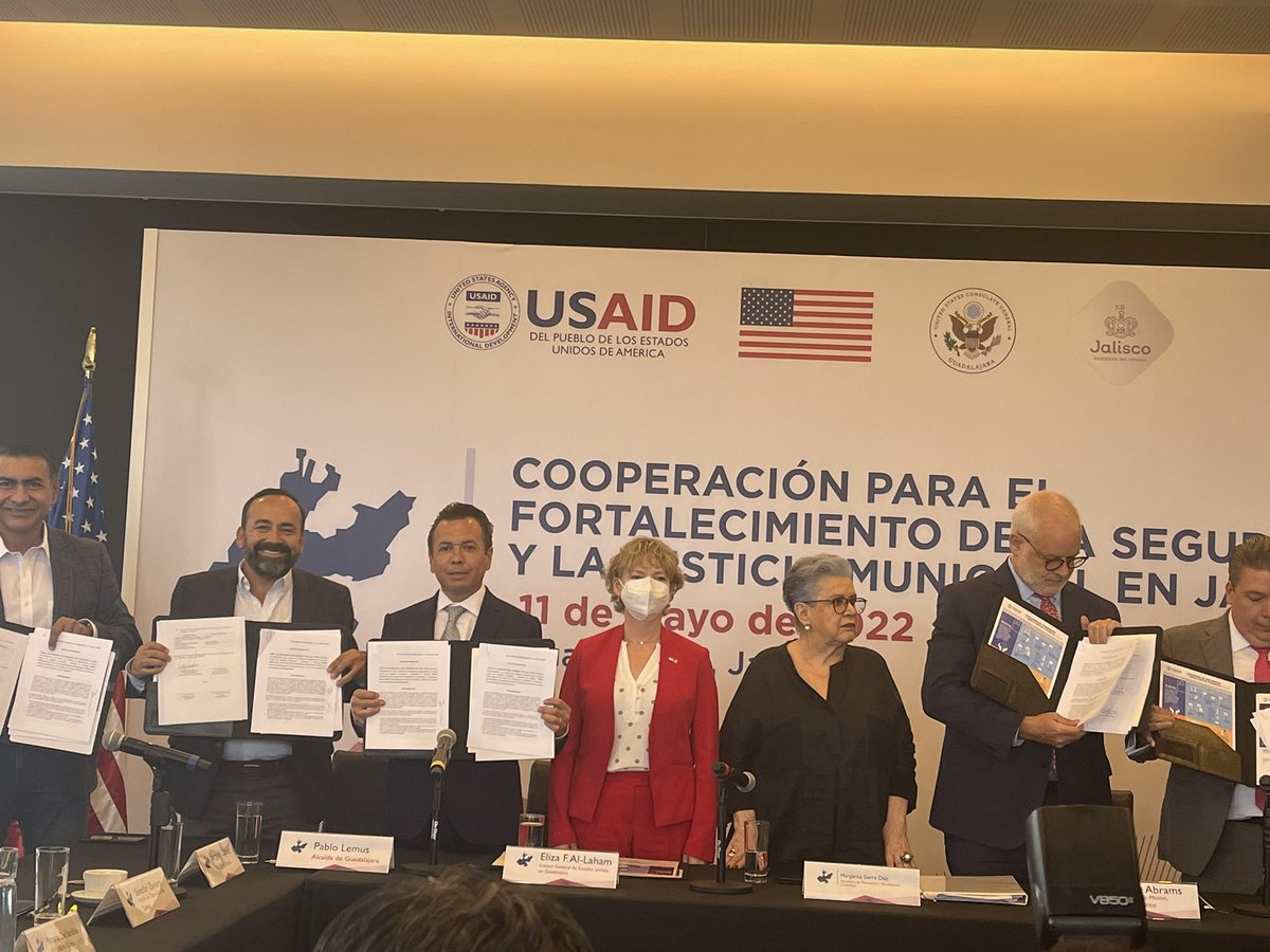 paofranco04's tweet photo. @GuadalajaraGob @USAIDMX @PabloLemusN “Cooperación para el Fortalecimiento de la Seguridad y la Justicia Municipal en Jalisco.” Entre otros temas, a través de #JusticiaCívicaGdl se inician programas de atención especializada en violencia de género a infractores #ÁnimoGuadalajara https://t.co/VZ8fI53Hj1