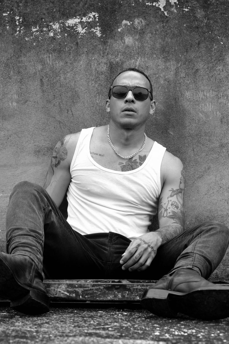 gilllameda's tweet photo. I am a rock and rolla...

#modelo #boy #tattoos #art #photography https://t.co/Q9TKGth1yH