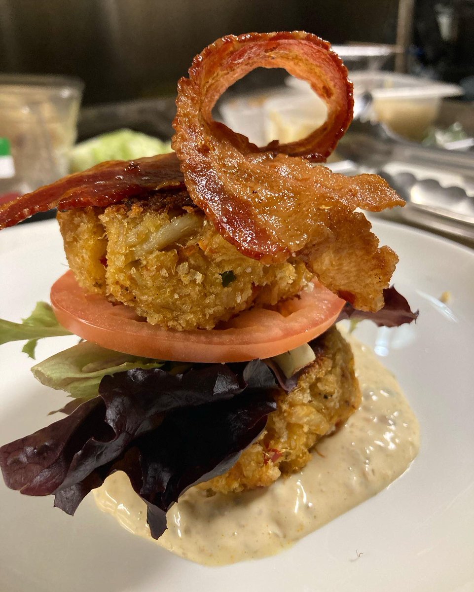 SoHoBuffaloNY's tweet photo. We hope your dinner was as delicious as this week’s featured appetizer 😏 

🥓 🦀 Maryland style crabcakes / Applewood bacon / Ciabatta / Grilled tomato / Lemon pepper aioli. 
•
#ChefJJ #ChefJJRichert #CIAGrad #proud2bCIA #Buffaloeats #goodeats #tasty #gastronomy #food https://t.co/UHMuWyXjbG