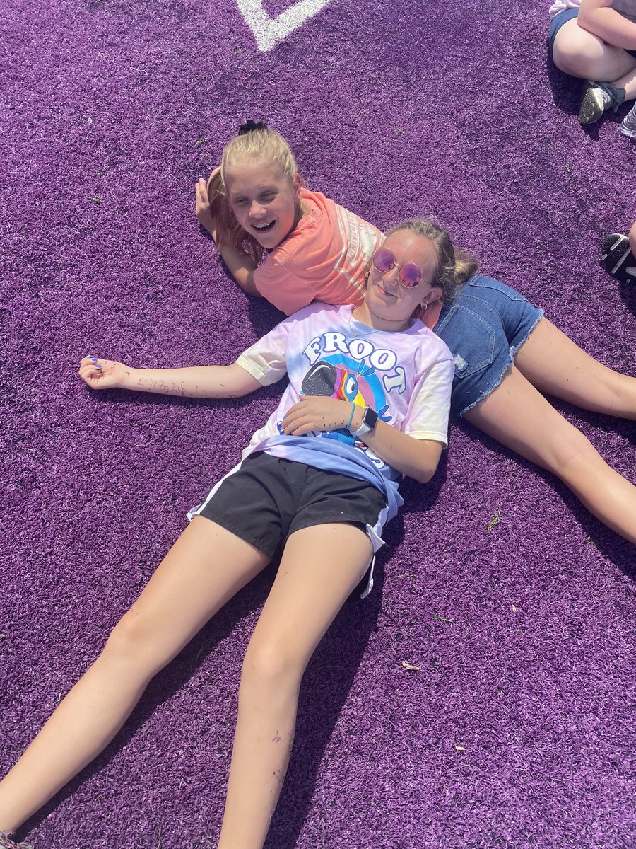 lburns0309's tweet photo. My job is fun every day! ☀️😃💜 #schoolcounselor #sunshineandsmiles #hprd #elementary #weliketohavefun https://t.co/29ecB1qTQ0
