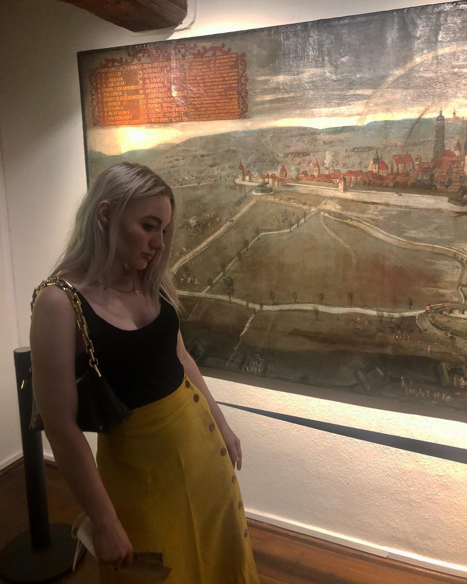 ChloeSimpson235's tweet photo. Itโs okay to bloom alone โค๏ธ
#LadyinYellow
#SoloTraveller https://t.co/I0Dqq2hHAO