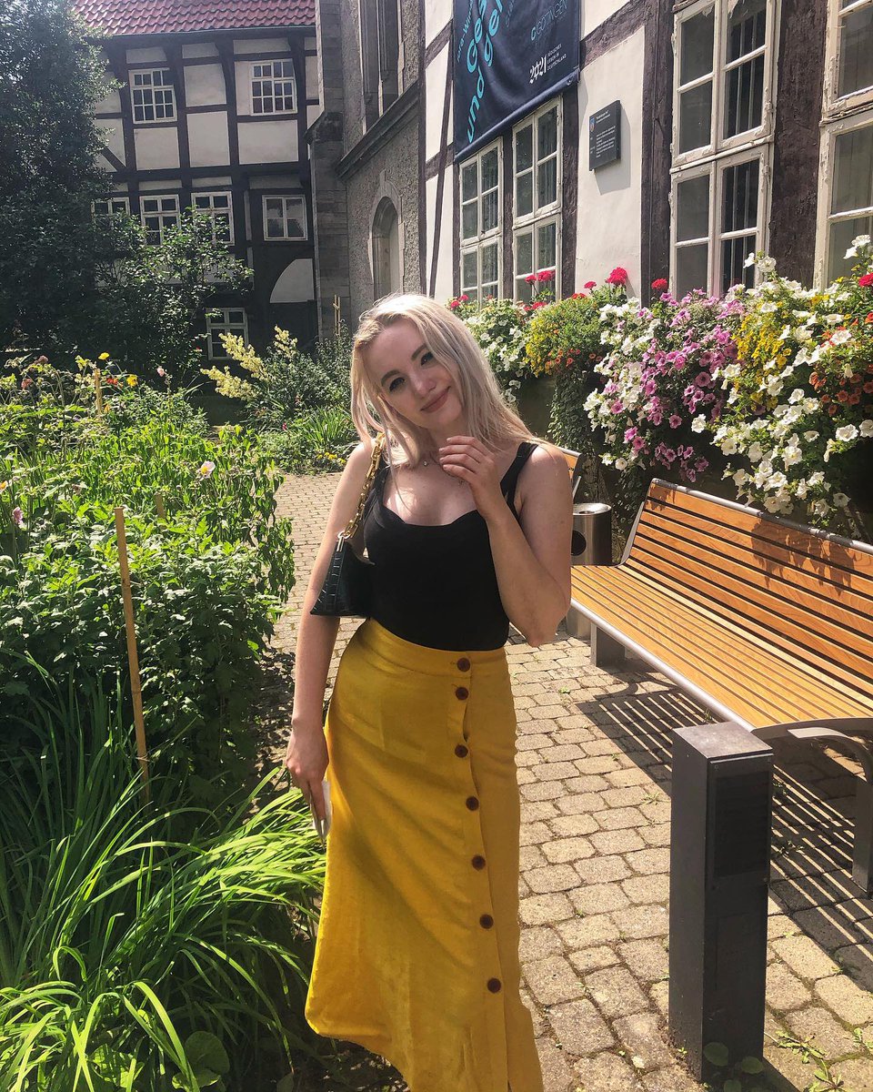 ChloeSimpson235's tweet photo. Itโs okay to bloom alone โค๏ธ
#LadyinYellow
#SoloTraveller https://t.co/I0Dqq2hHAO