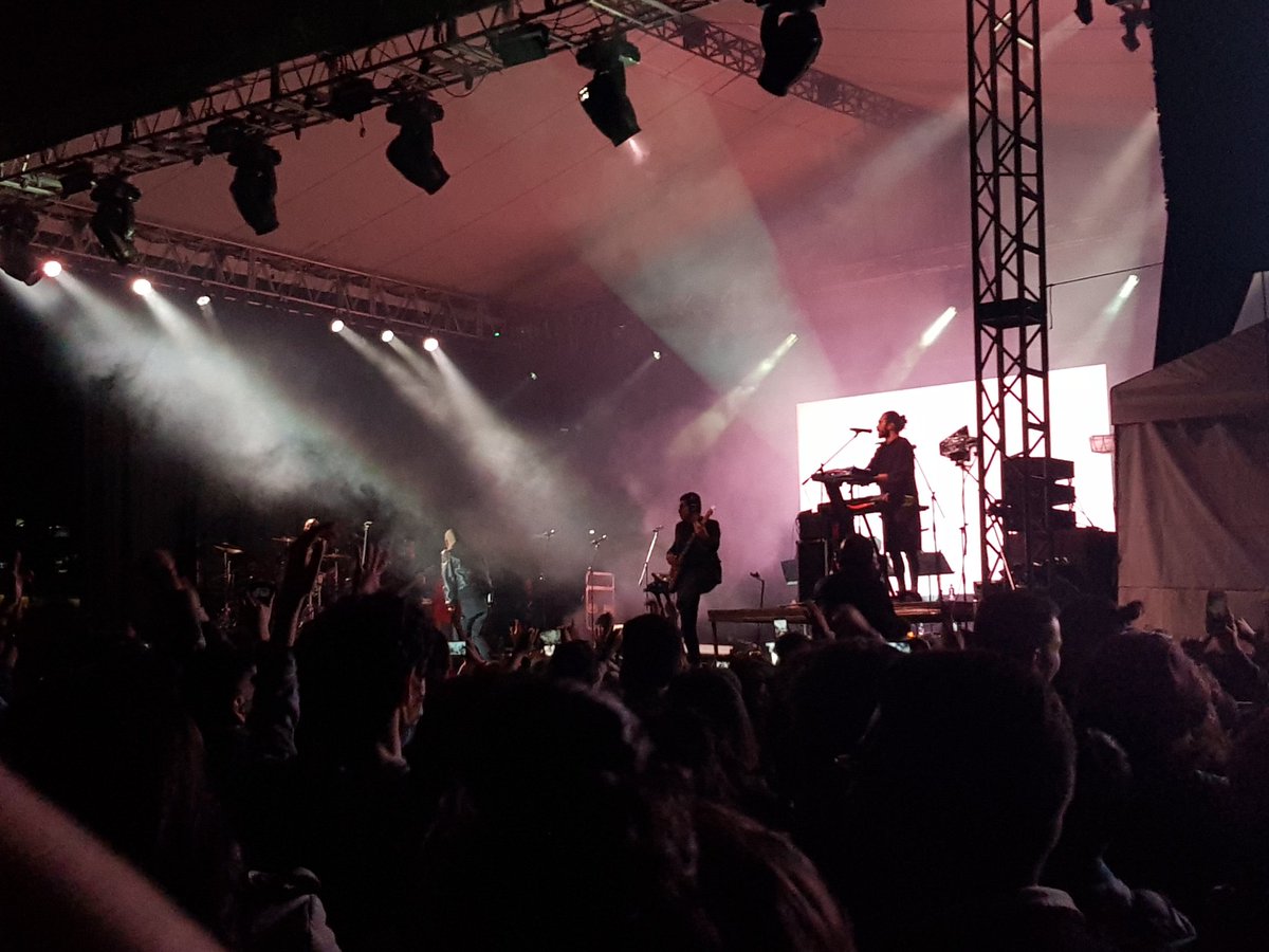 munozvelezd's tweet photo. Foticos del viernes que vi a @LosPetitFellas porqué los vuelvo a ver mañana https://t.co/ix2QGNhKa6