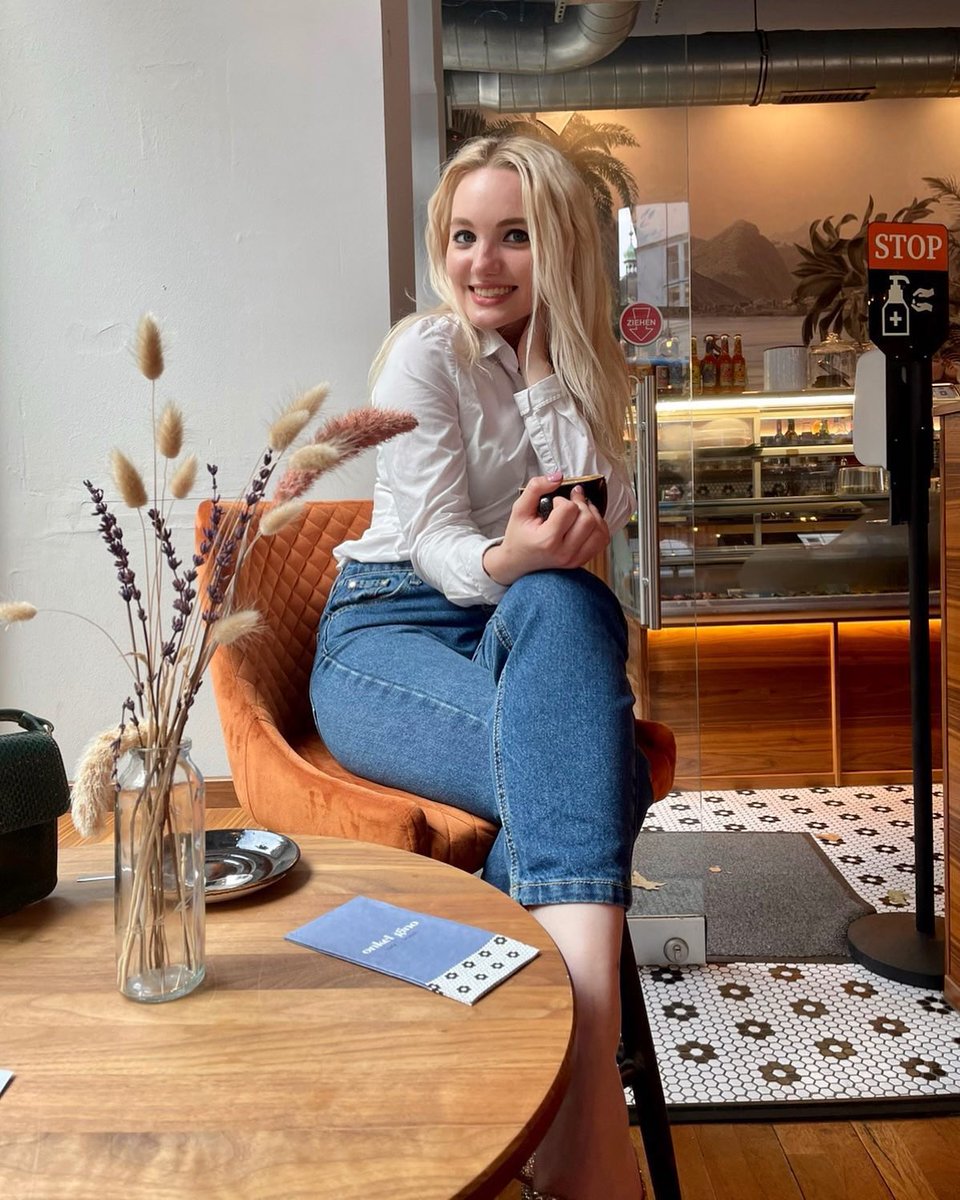 ChloeSimpson235's tweet photo. Always wear your a smile, because your smile is a reason for others to smile ❤️❤️
#CoffeeIsLife
#Beyourself #Fashion https://t.co/h9UOM583OT