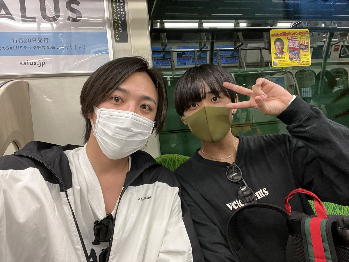 7個も下なのにめちゃくちゃしっかりしてて色々教えてもらいました〜！
2人してヴェトモンのTシャツ着て楽しくお話しできました！
身長同じくらいなのに顔のサイズ違いすぎた笑
